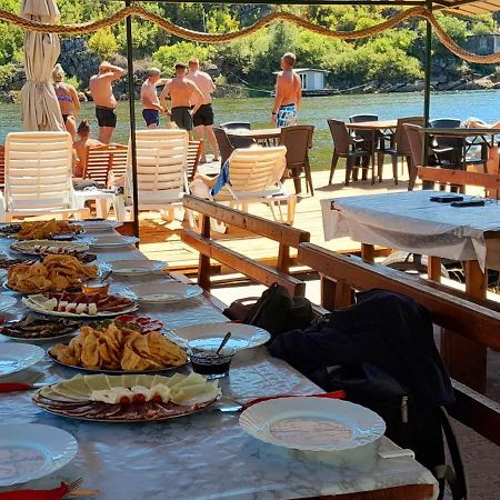 Mali Raj Apartmani Cetinje Exteriör bild