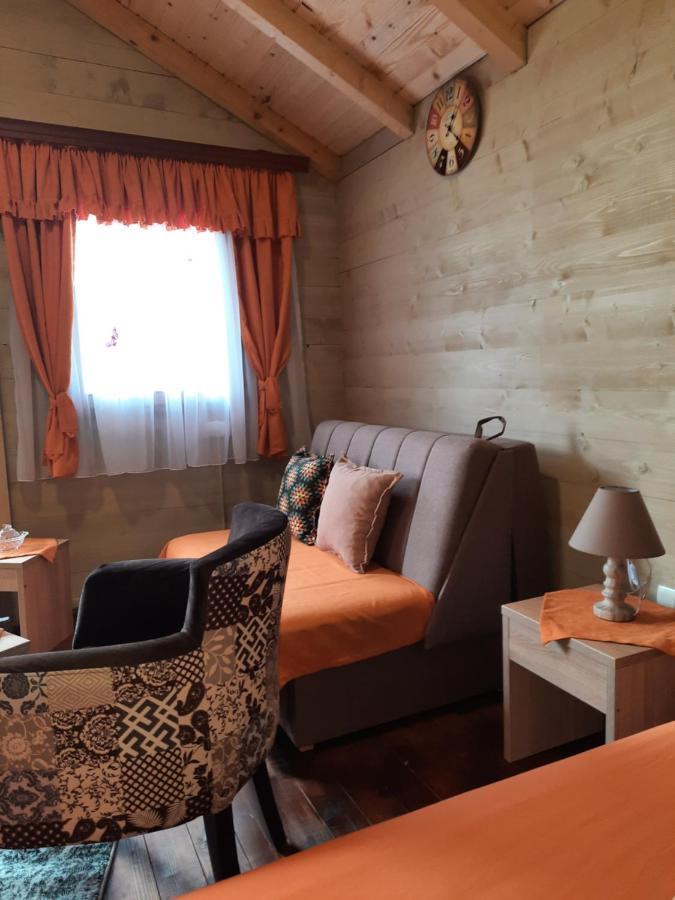 Mali Raj Apartmani Cetinje Exteriör bild