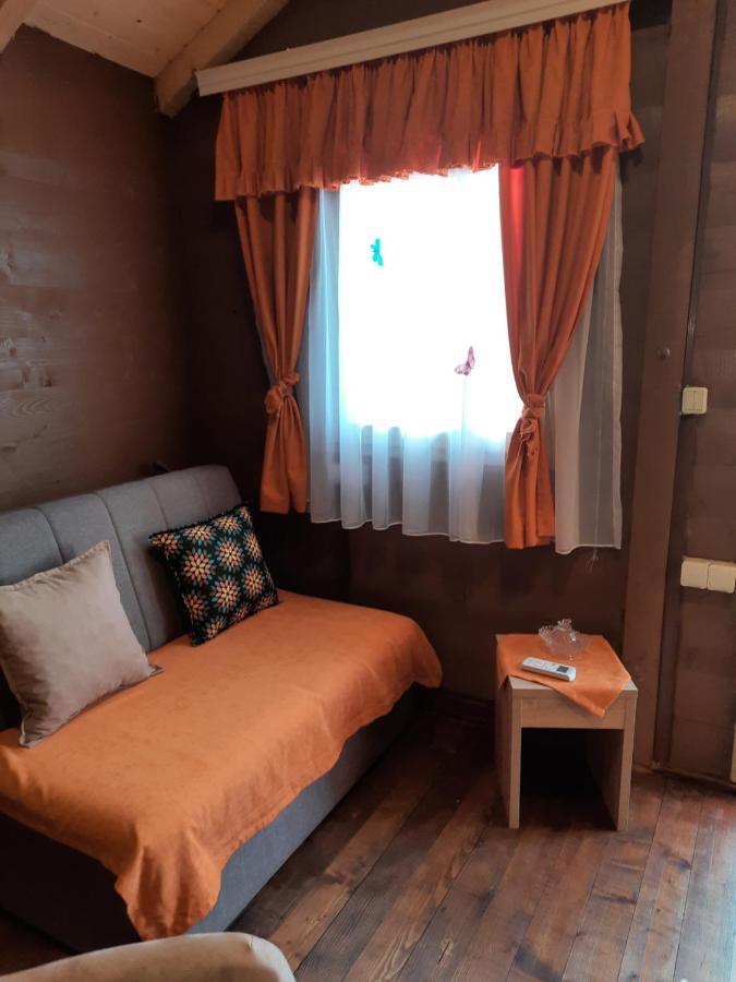 Mali Raj Apartmani Cetinje Exteriör bild