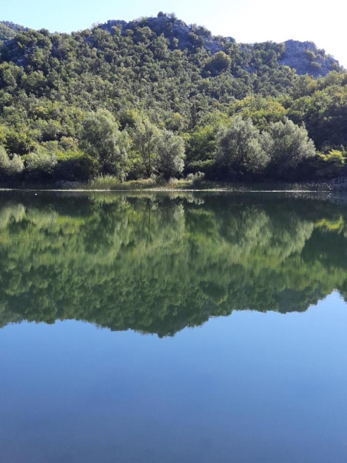 Mali Raj Apartmani Cetinje Exteriör bild