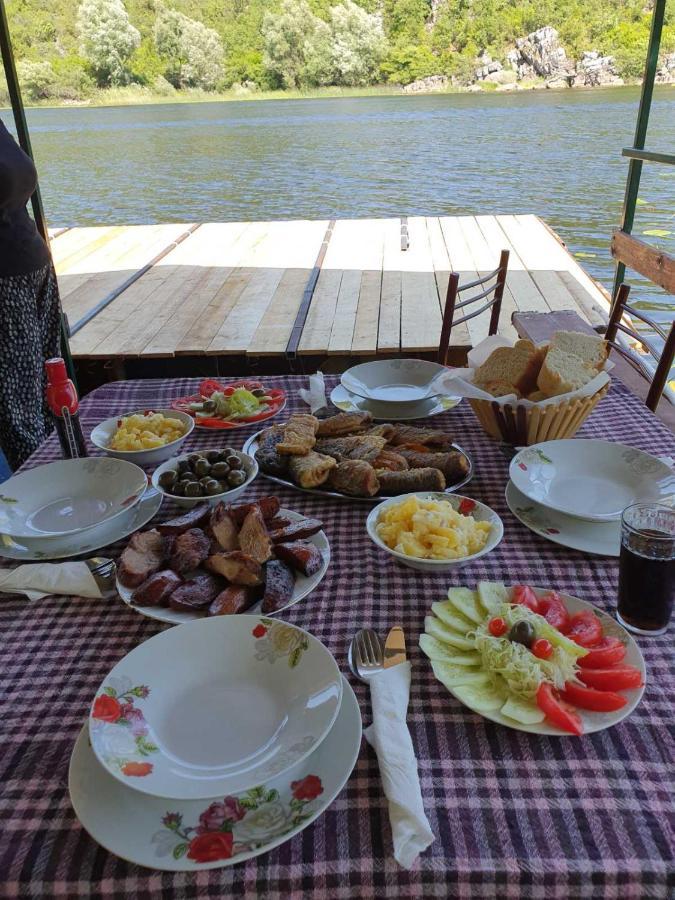 Mali Raj Apartmani Cetinje Exteriör bild