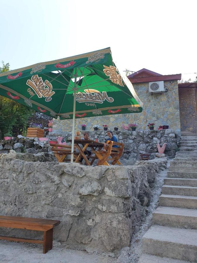 Mali Raj Apartmani Cetinje Exteriör bild