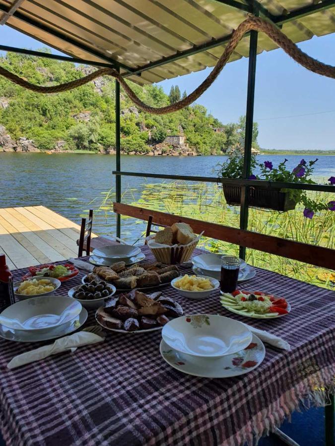 Mali Raj Apartmani Cetinje Exteriör bild
