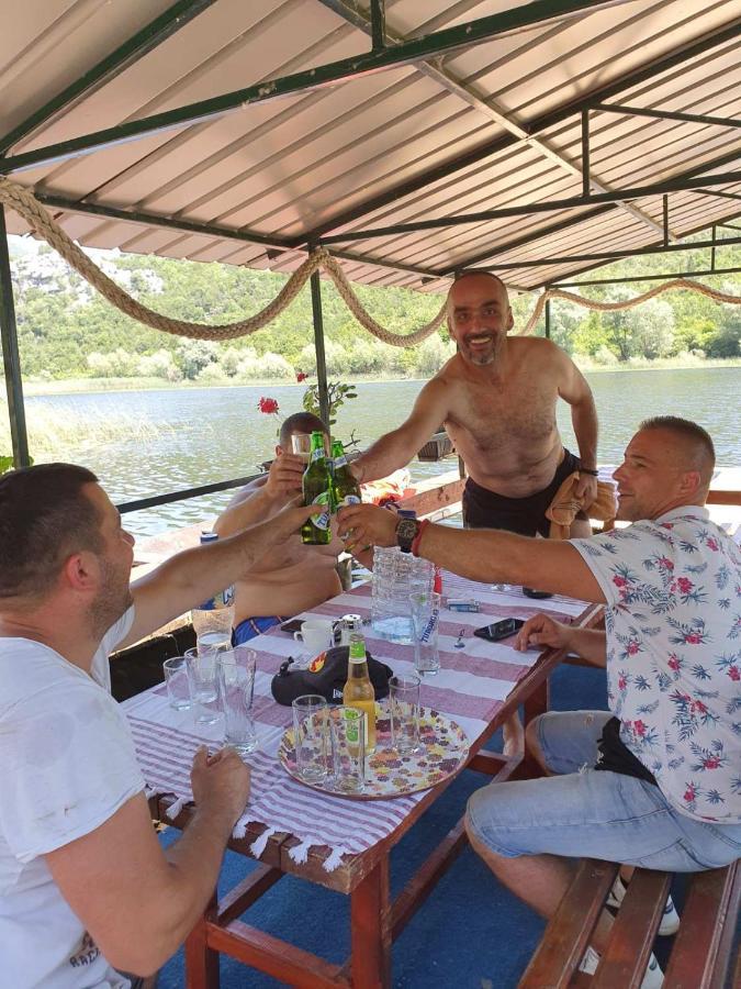 Mali Raj Apartmani Cetinje Exteriör bild