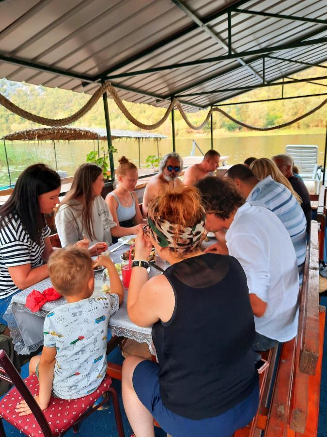 Mali Raj Apartmani Cetinje Exteriör bild