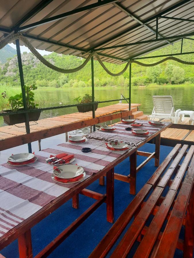 Mali Raj Apartmani Cetinje Exteriör bild
