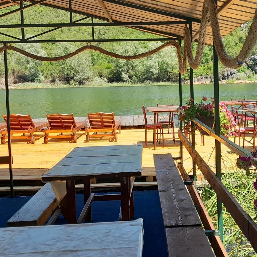 Mali Raj Apartmani Cetinje Exteriör bild