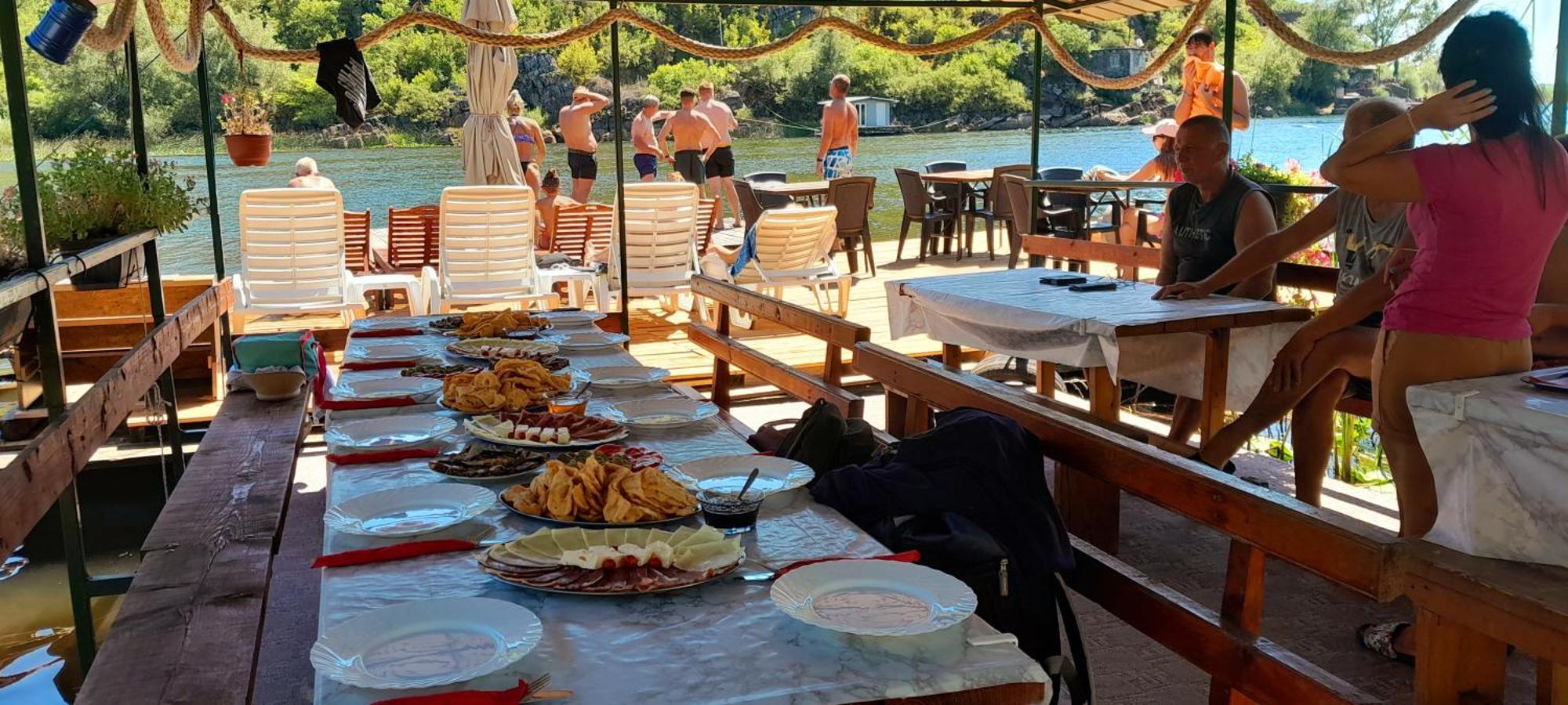 Mali Raj Apartmani Cetinje Exteriör bild